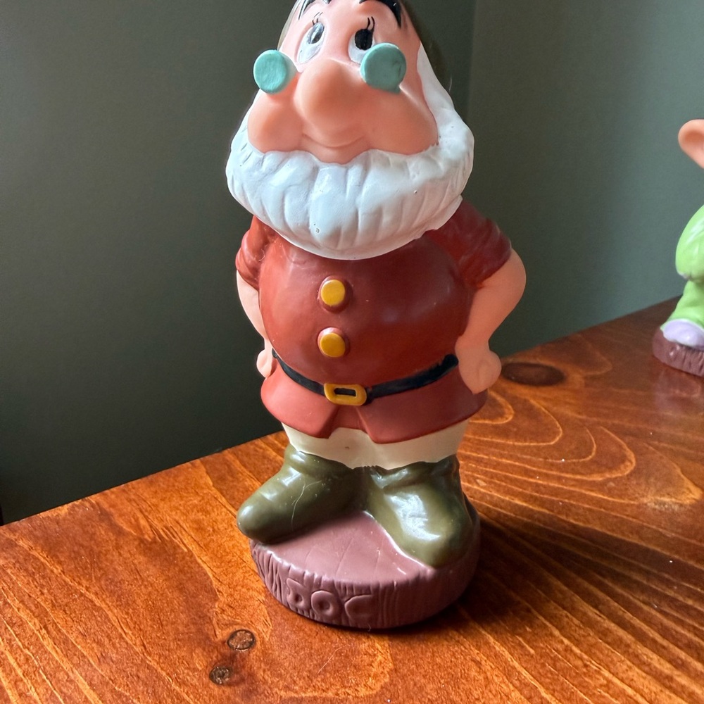 Disney Seven Dwarfs Vintage Squeak Toy Figurine Full Lot Set of 7 Like New - Picture 11 of 12